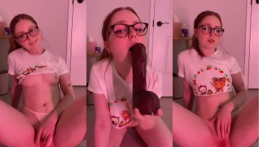 Nerdy Slut Goes Solo: Strawberrymilk_xoxo Masturbates Her Pussy With A Thick Dildo